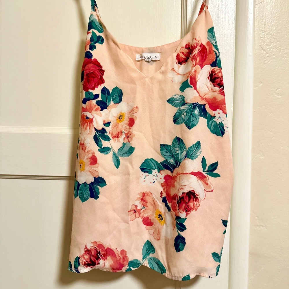 Socialite Scalloped Floral Blouse Tank